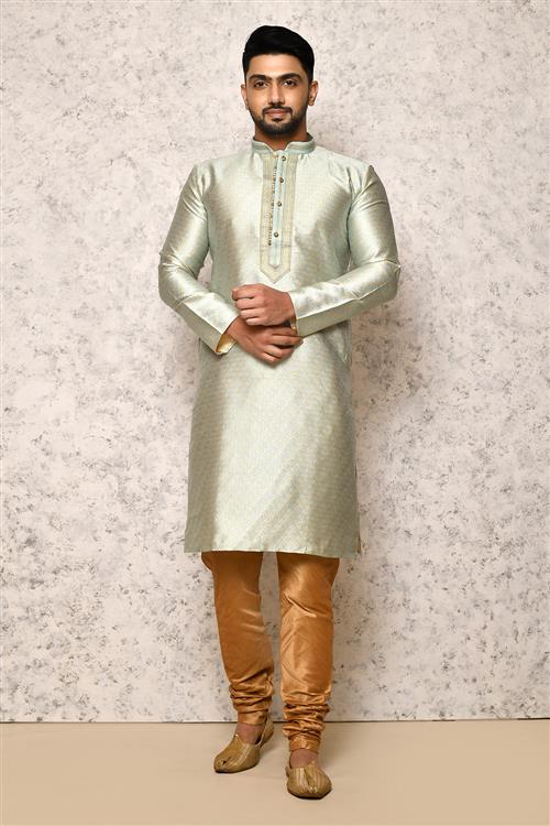 https://media.vinhemfashion.com/Images/RajsahiVol5BVLS442XC2QFE5T9Y/image/designer